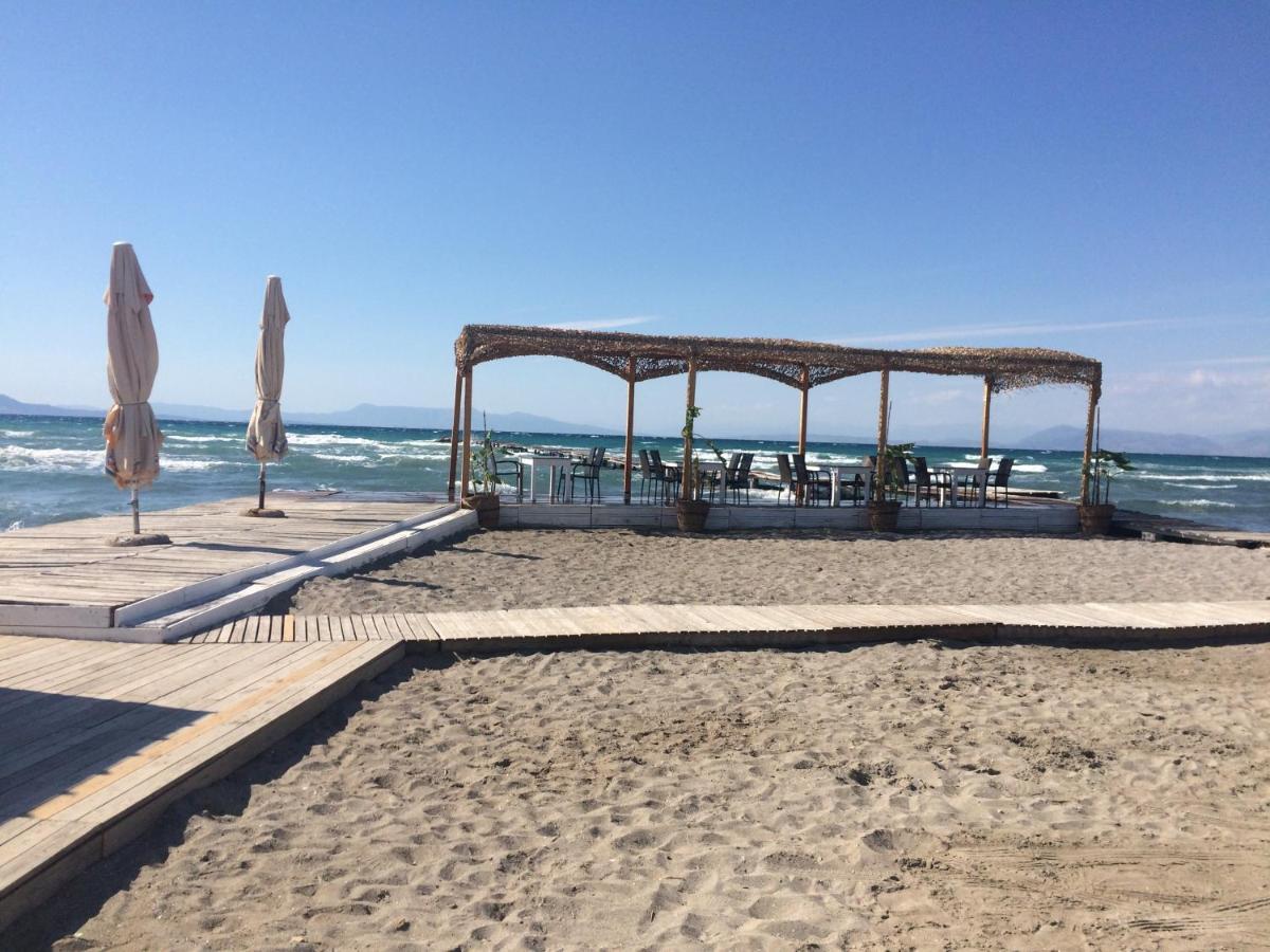 Petrakis Beach Lefkimmi  Luaran gambar