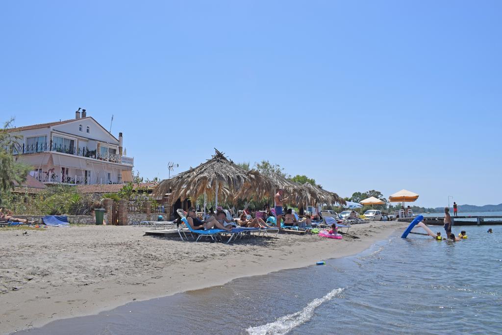 Petrakis Beach Lefkimmi  Luaran gambar