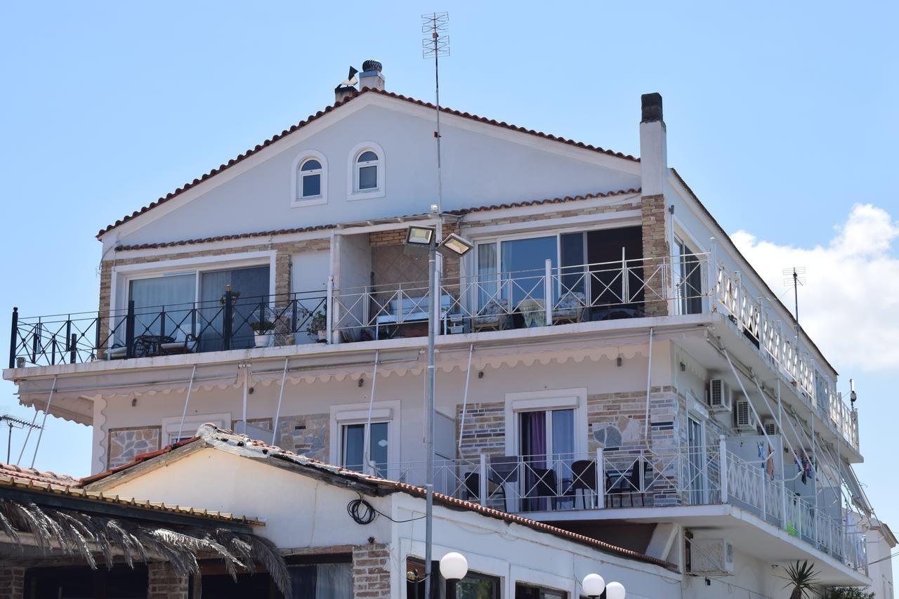 Petrakis Beach Lefkimmi  Luaran gambar